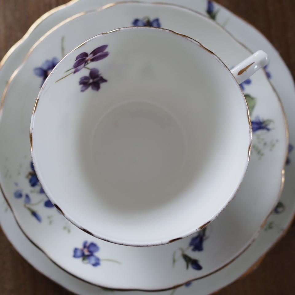 英国アンティーク　ハマースレイ  トリオ 英国ハマースレイ ヴィクトリアンバイオレット トリオ カップ