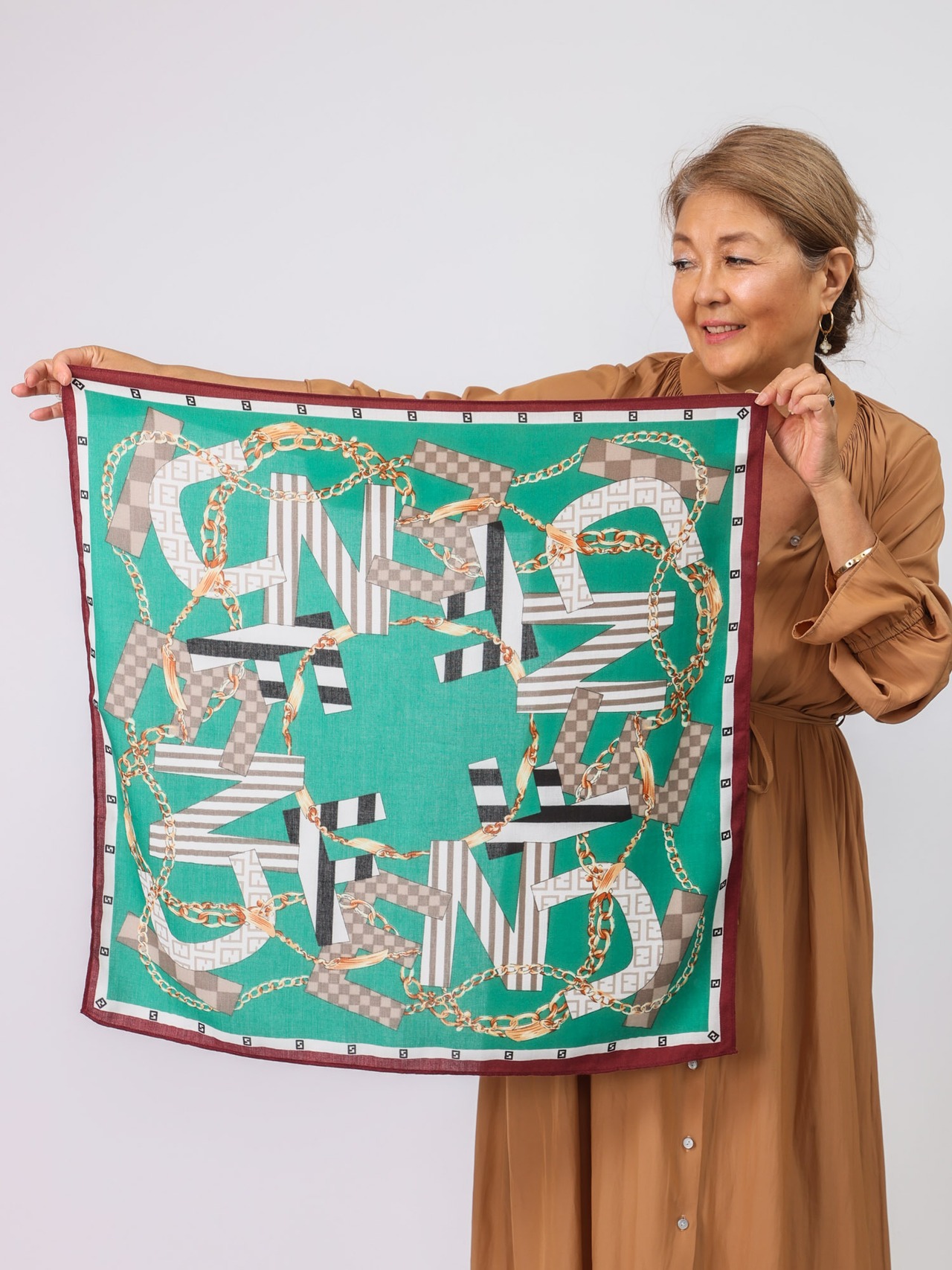 BRAHMIN(チェーン柄スカーフ)