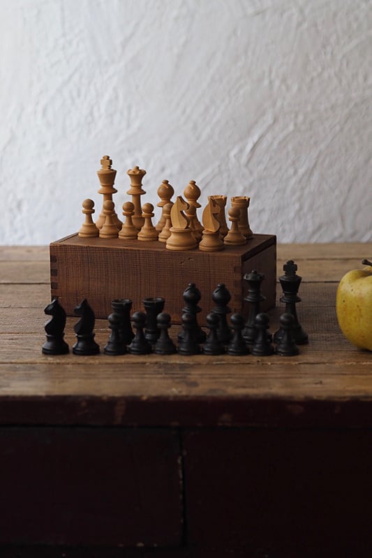 チェスセット 次の一手を指す-vintage chess in box set