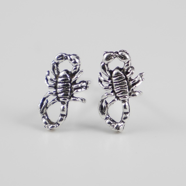 ミニピアス　サソリ