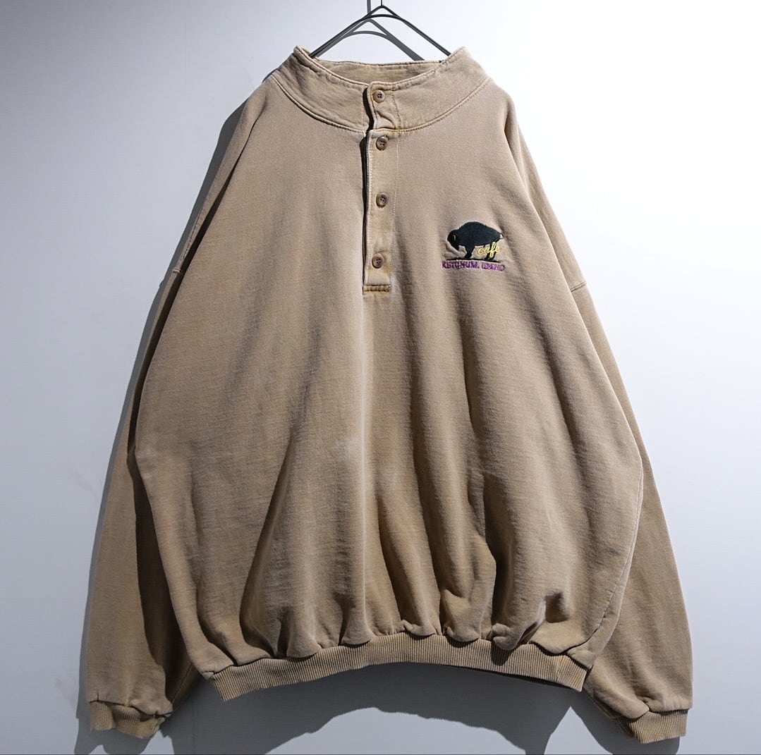 90s Fade Beige Buffalo Embroidered Button High-Neck Sweat