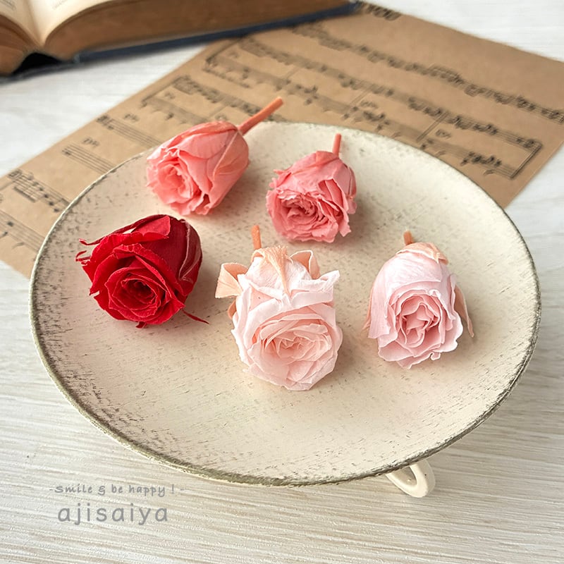 ❤アンティーク加工  教会と、ピンクのミニ薔薇のミニオブジェ ❤アンティーク加工 教会と、ピンクのミニ薔薇のミニオブジェ セール