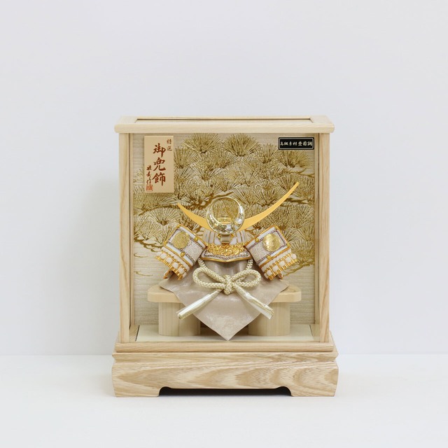 【白金白印伝 伊達政宗 5号】 兜飾り ガラスケース飾り 五月人形｜木製｜無垢｜和モダン｜コンパクト