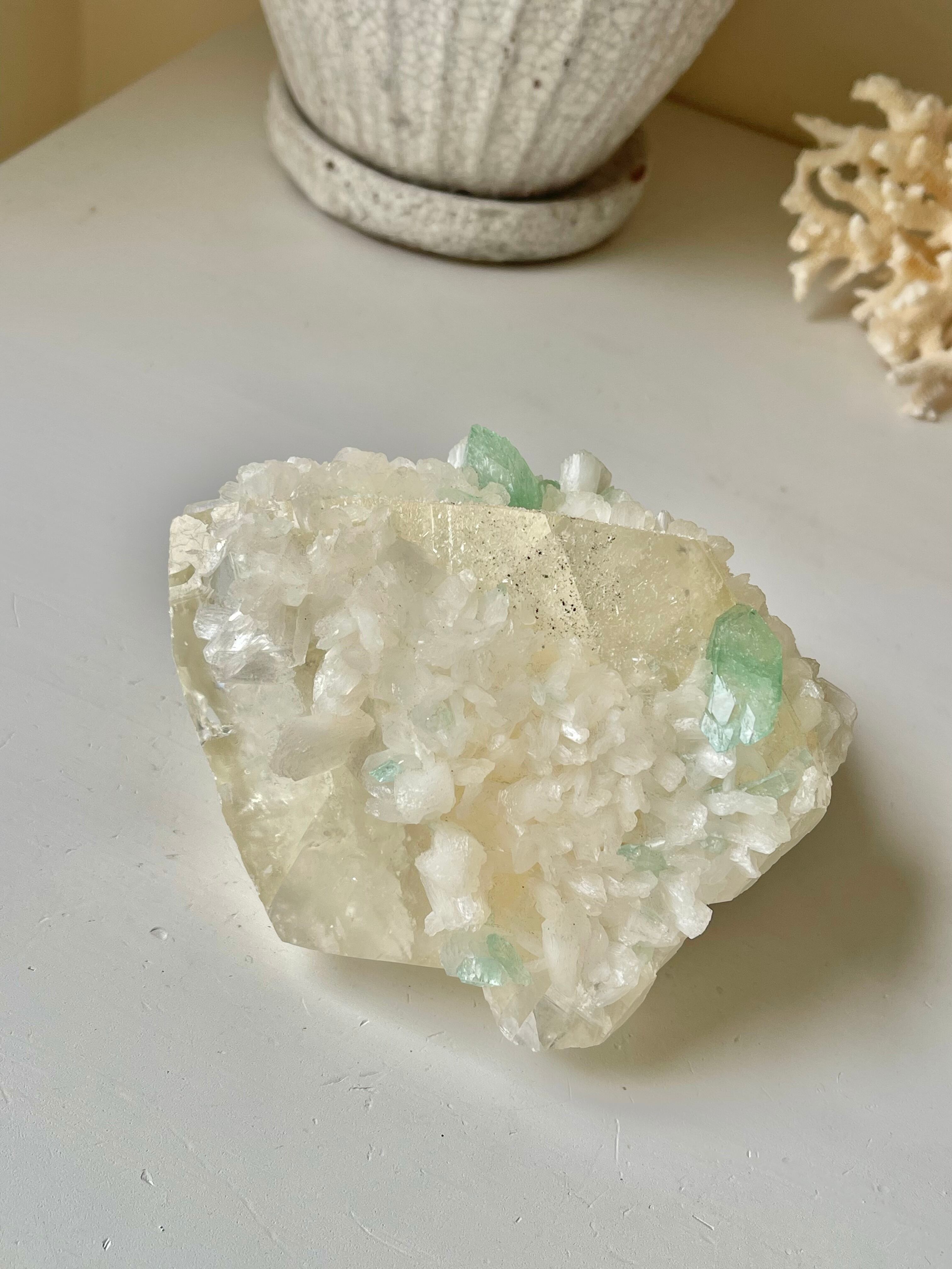 カルサイト＆スティルバイト共生グリーンアポフィライト