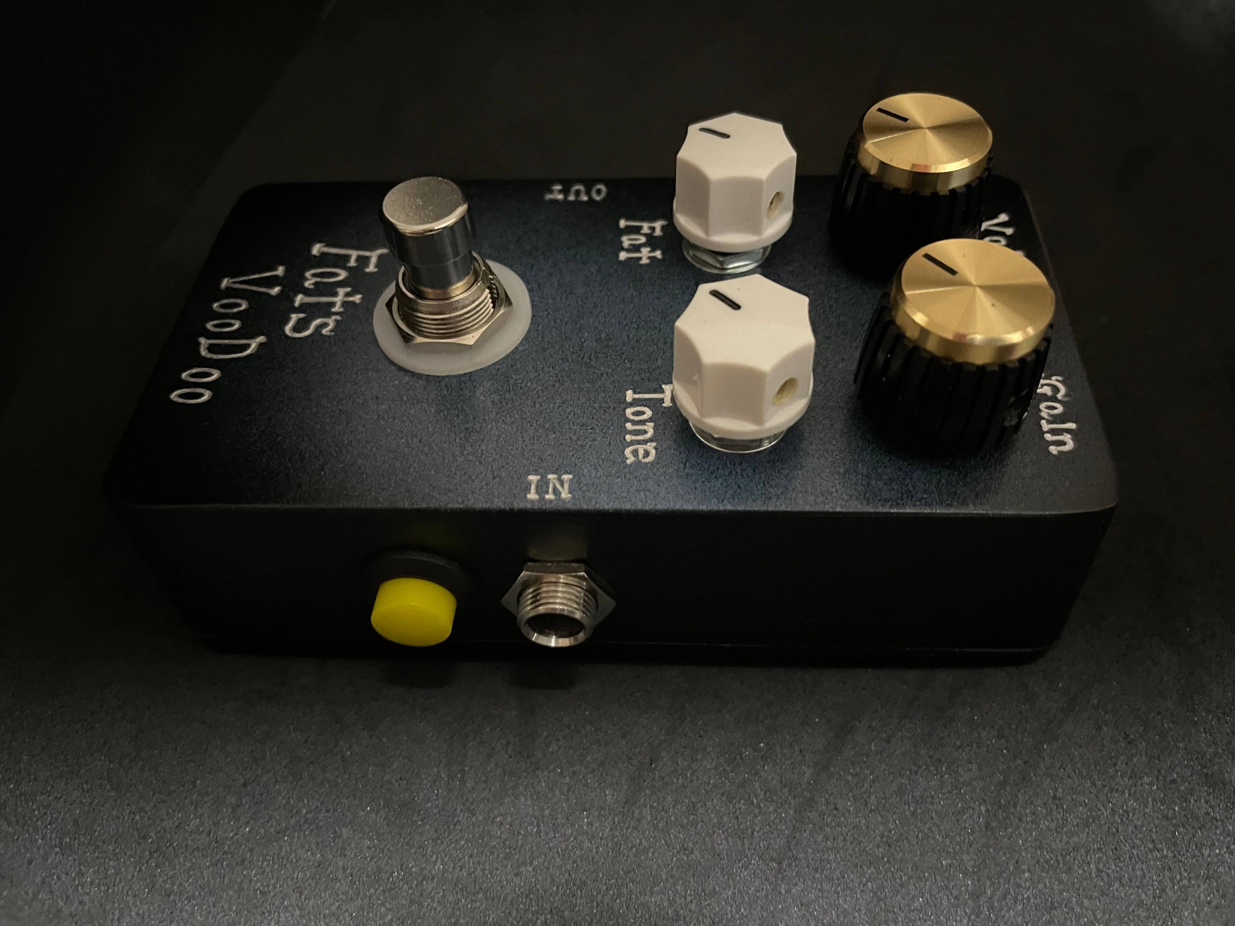 ファッツヴードゥー：ボトム調整ツマミ/ボトム増強SW付きファジー