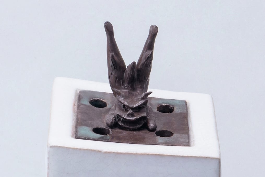 大きな黒い石の香炉 遊環 獅子摘 大きな黒い石の香炉 遊環 獅子摘 - メルカリ