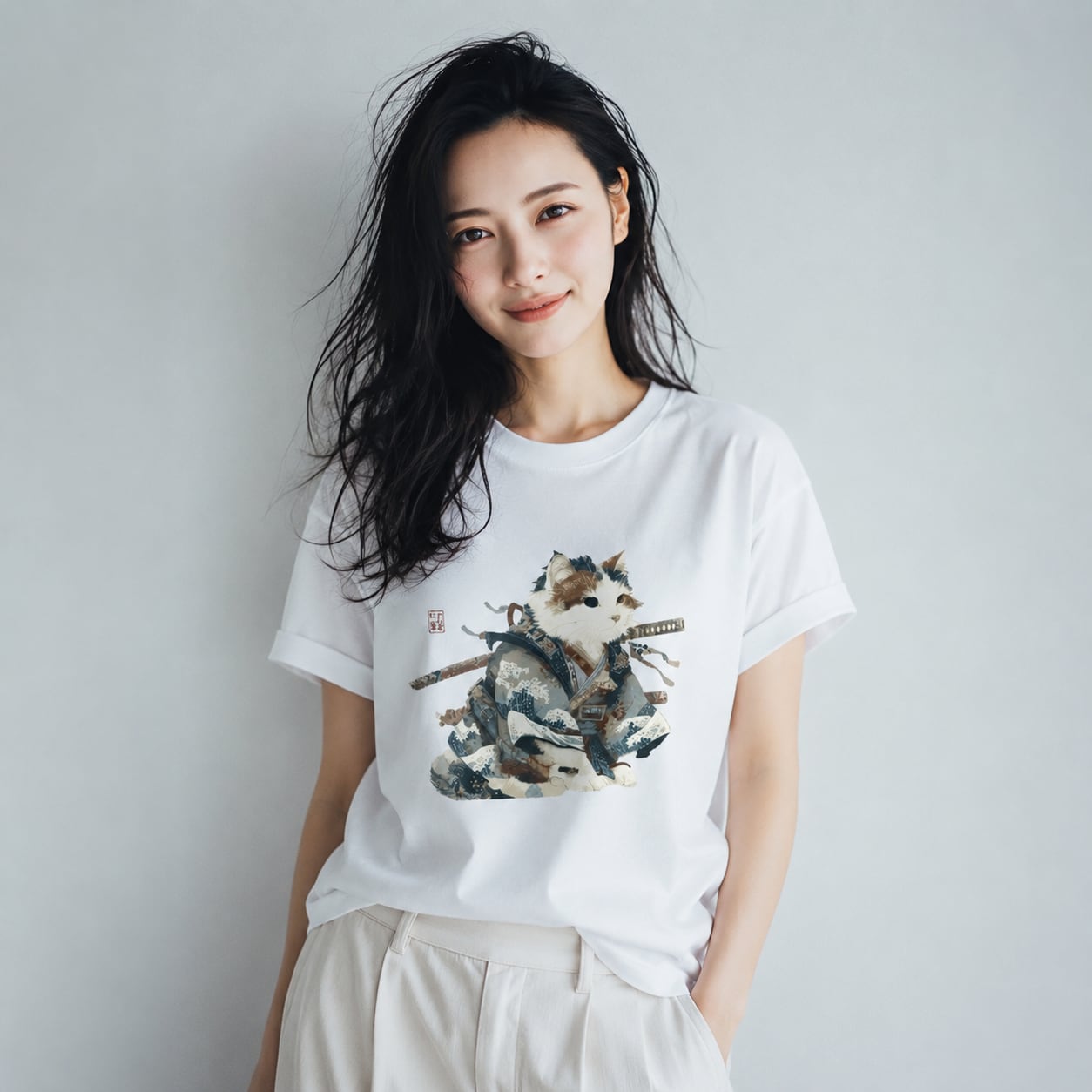 「 波を纏う武士猫」半袖Tシャツ