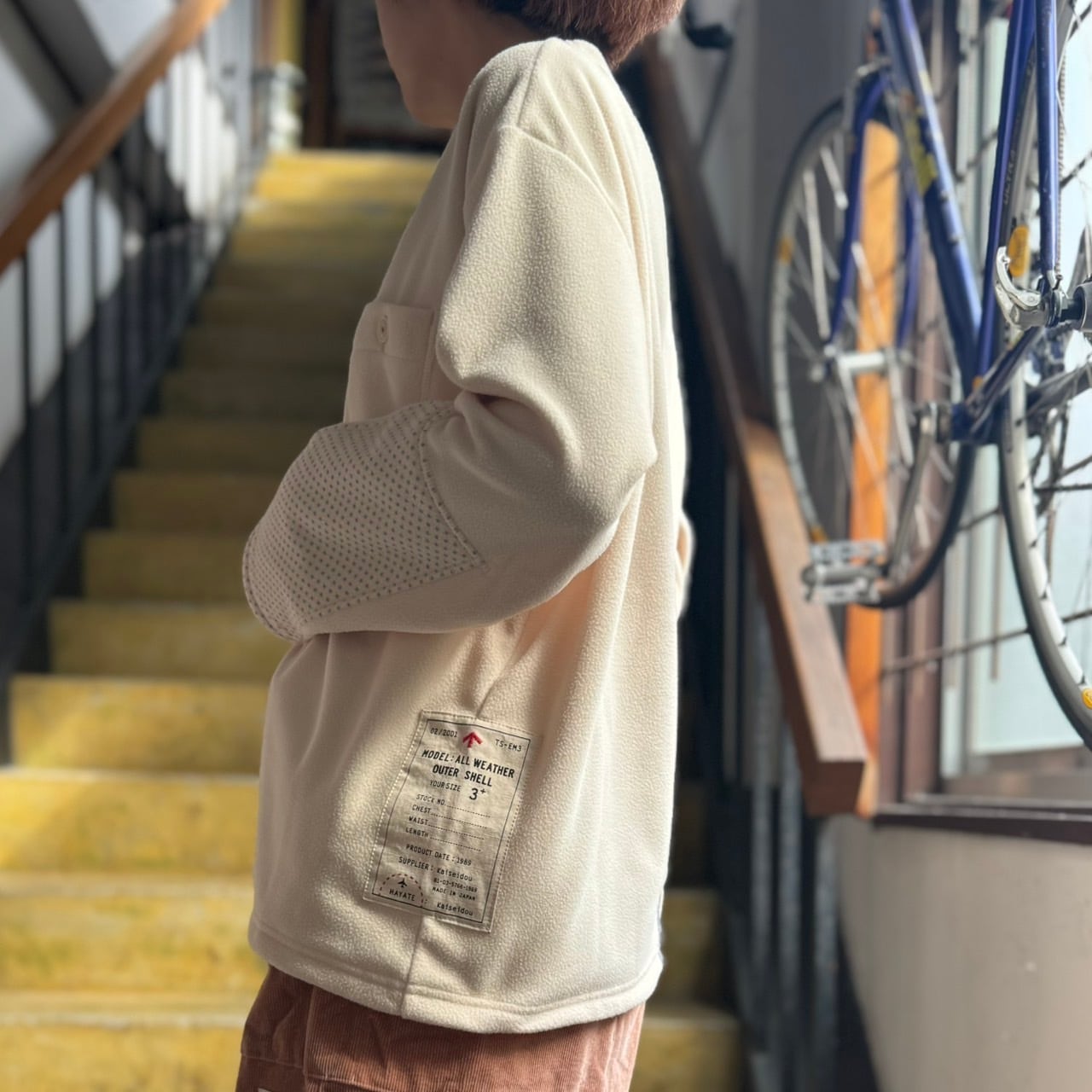 快晴堂 - 裏起毛・Girl'sロゴトレーナー（C柄：持ち込んだ自転車で