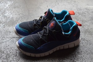 NIKE FREE HUARACHE LIGHT 555440-085