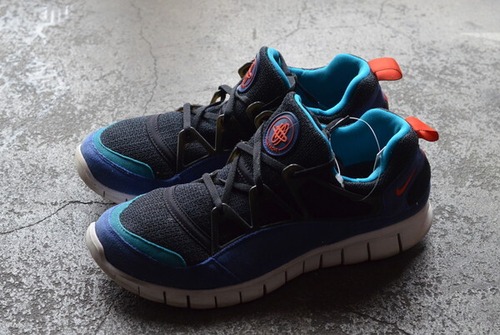 NIKE FREE HUARACHE LIGHT 555440-085