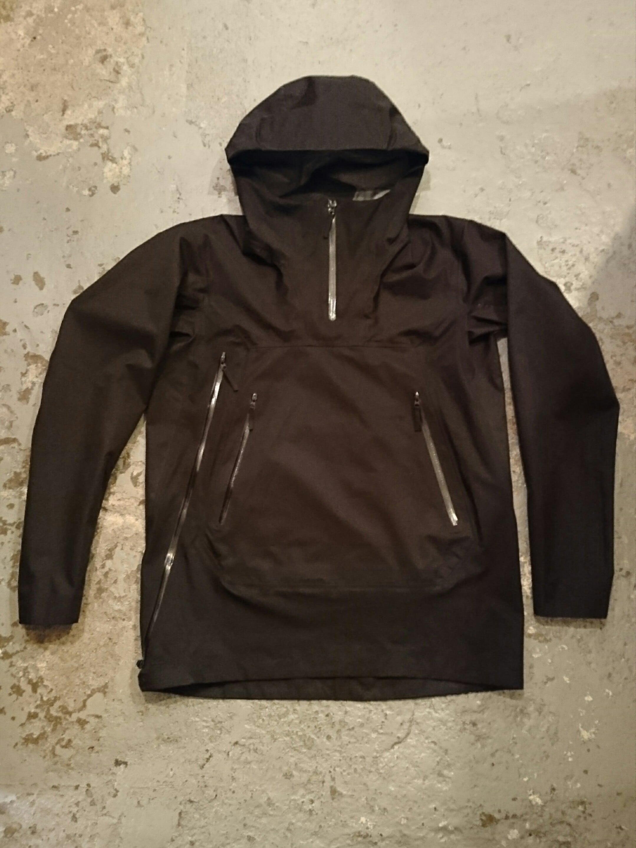 ARC’TERYX　veilance conduct anorak