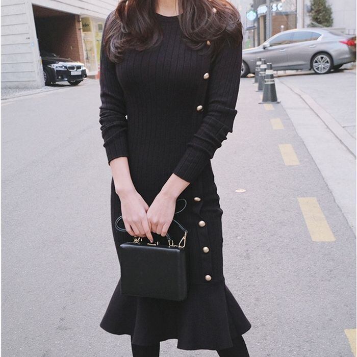 ワンピース レディース ニットワンピース リブニット ボタン フリル プルオーバー 膝丈 ひざ丈 膝下 ミモレ丈 長袖 かわいい 大人可愛い シンプル きれいめ 大人 おしゃれ お洒落 ラブリー キュート ガーリー 主役級 存在感 無地 秋 冬 お呼ばれ 20代 30代 40代 OL 通勤 学生 通学 デート お出かけ 女子会 休日 着回し 普段使い 韓国 韓国系 送料無料 ファッション コーデ スタイル モテ トレンド 流行 インスタ映え S M L XL ブラック
