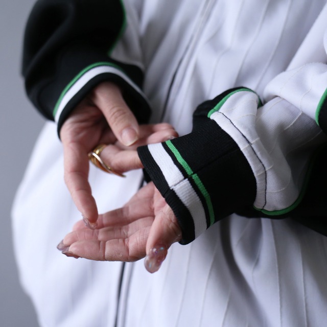 ”刺繍" one point design good coloring over silhouette track jacket