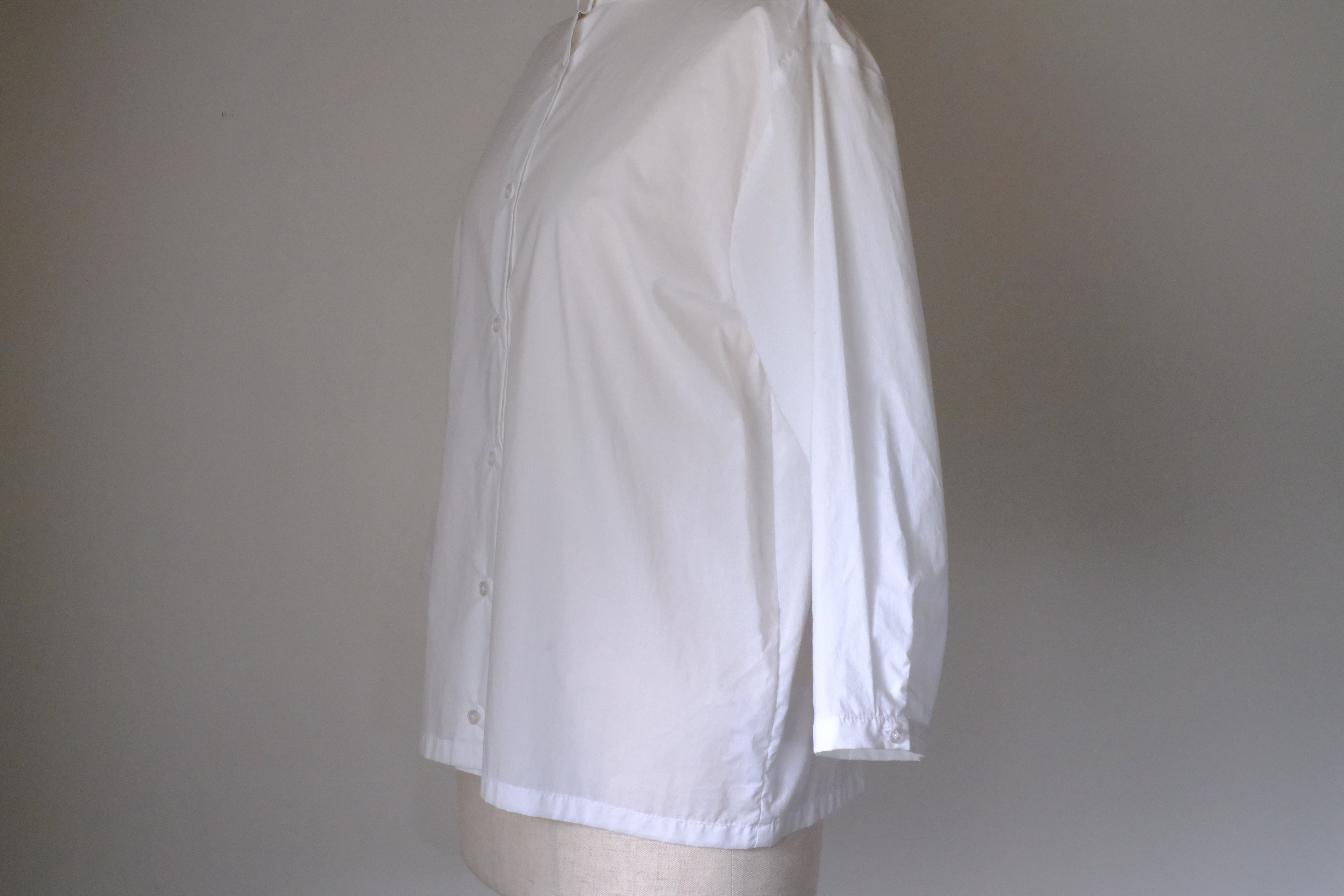 七分丈スタンドカラーブラウス(オフ白/刺繍無)