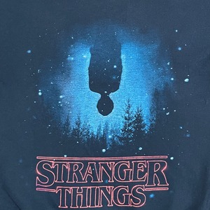 【STRANGER THINGS】ストレンジャーシングス Netflix オフィシャル プリント スウェットトレーナー プルオーバー 黒 SF 海外ドラマ ネトフリ M US古着