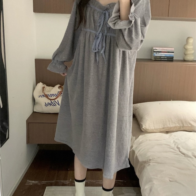 【送料無料】 パジャマ ナイトウェア ルームウェア ワンピース ロング マキシ 長袖 ラウンドネック Aライン フレア プルオーバー 可愛い 大人可愛い きれいめ シンプル カジュアル シック コンサバ 華やか 大人 上品 おしゃれ お洒落 レトロ こなれ感 高見え フェミニン 無地 春 秋 レディース 女性用 ママ 30代 40代 部屋着 普段使い ファッション コーデ スタイル 楽ちん 体型カバー 垢抜け 定番 着痩せ リラックスタイム グレー ニュアンスカラー