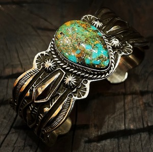 レオナルドマロニー（Leonard Maloney）ロイストンスタンプワークバングル