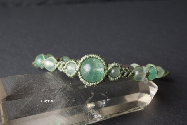 アベンチュリン＆プレナイトのお守りマクラメブレスレット＜悪縁を絶つ、人間関係のお守りに＞【紐色チェンジ可】