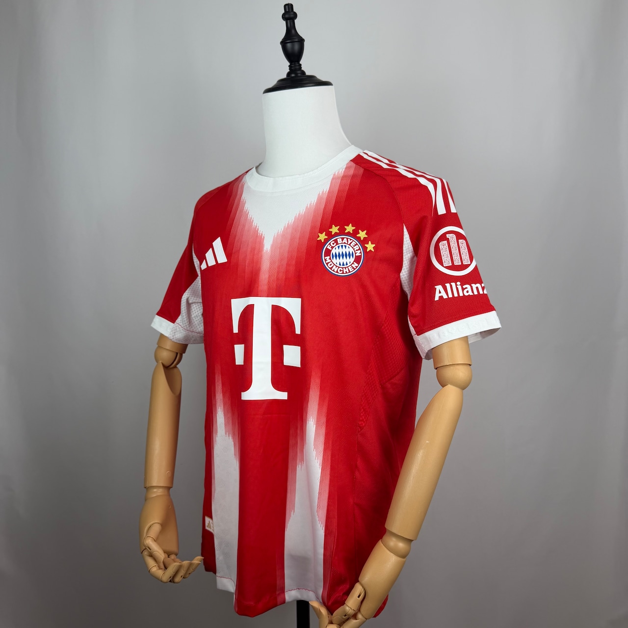 バイエルン・ミュンヘン 25/26 ホーム サッカーユニフォーム 背番号入り