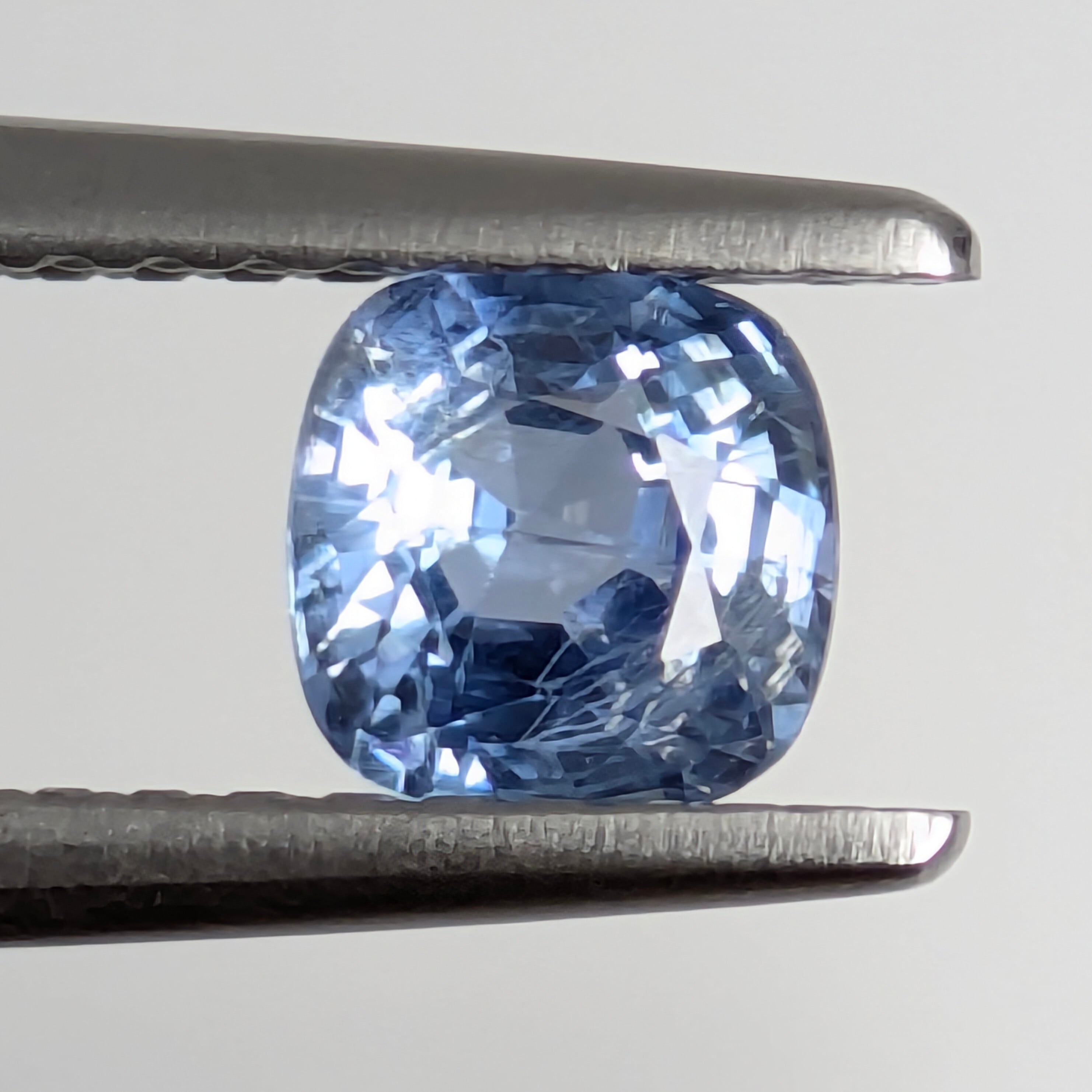 非加熱ブルーサファイアルース ミャンマー・モゴック産 【0.64ct