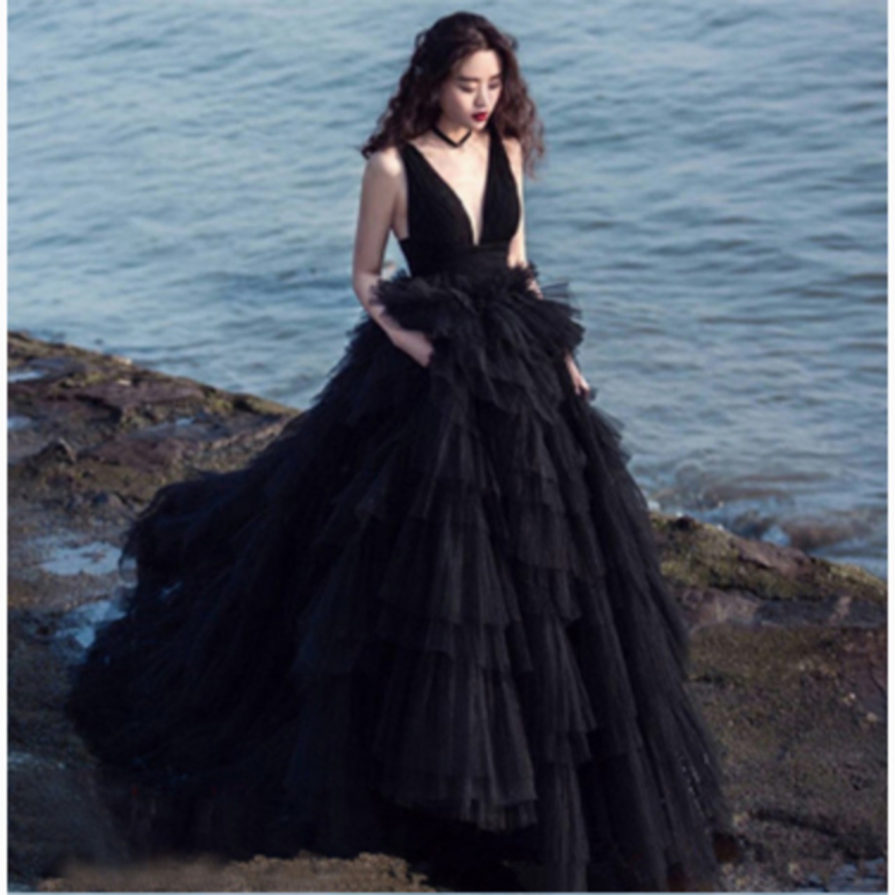 ブラック 黒 チュール ウェディングドレス ロングディープV