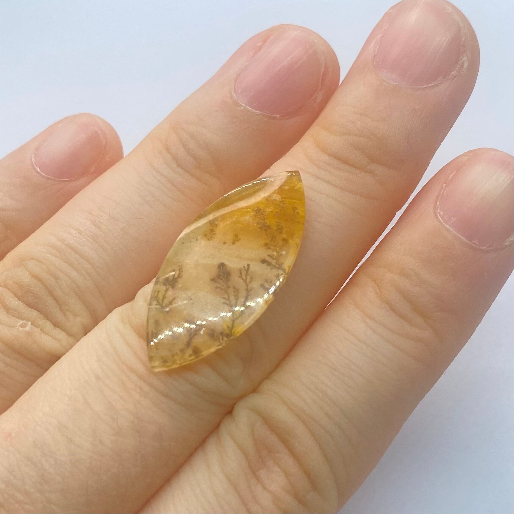 優しげな春　デンドリティッククオーツ