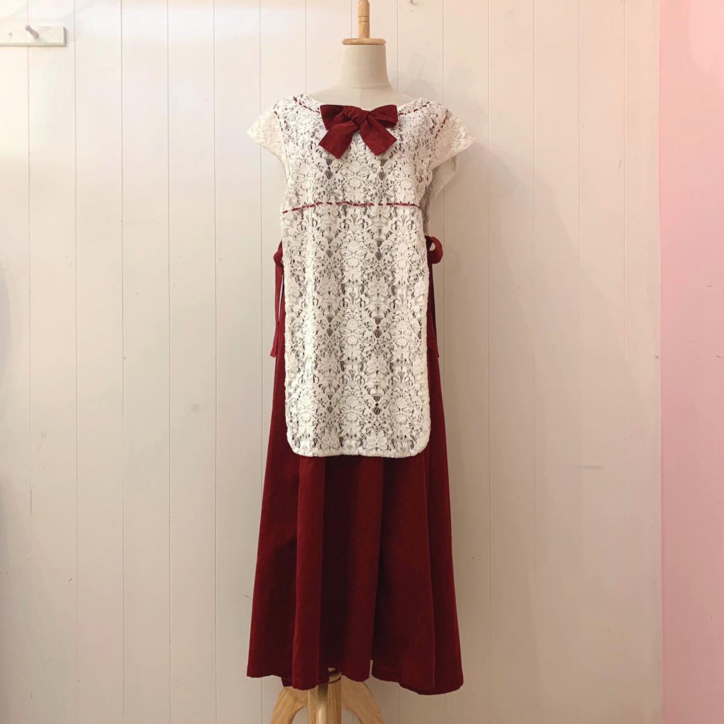 original : landmark jumper skirt / red × white