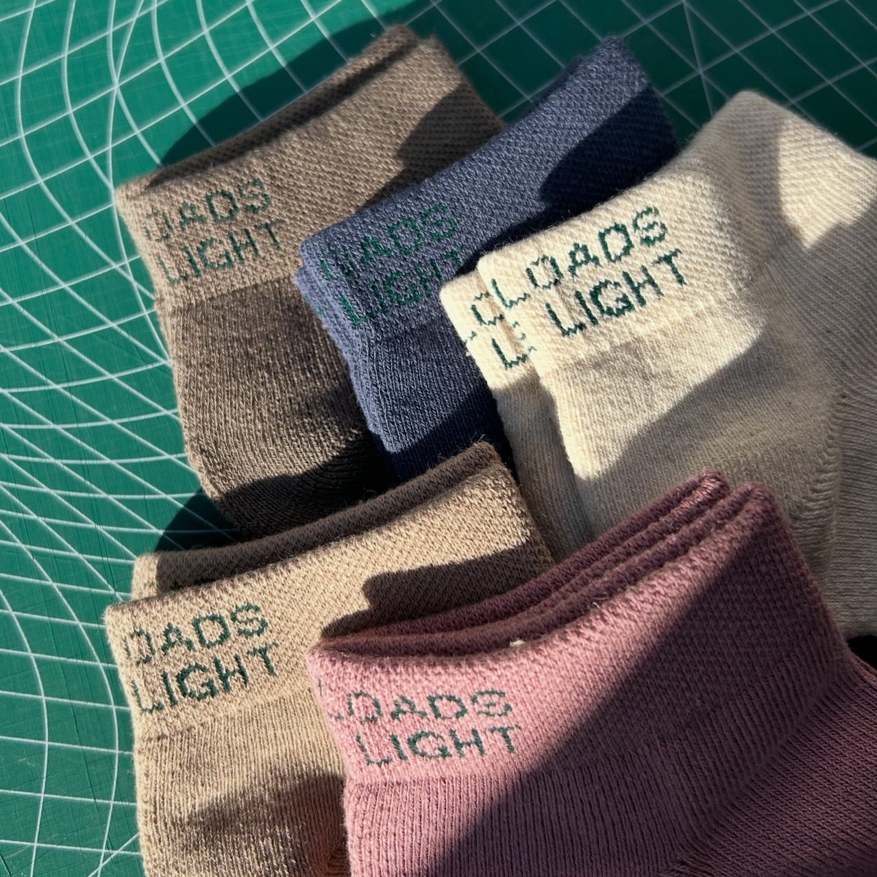 MY LOADS ARE LIGHT - Lightness Ankle Socks | stacks bookstore