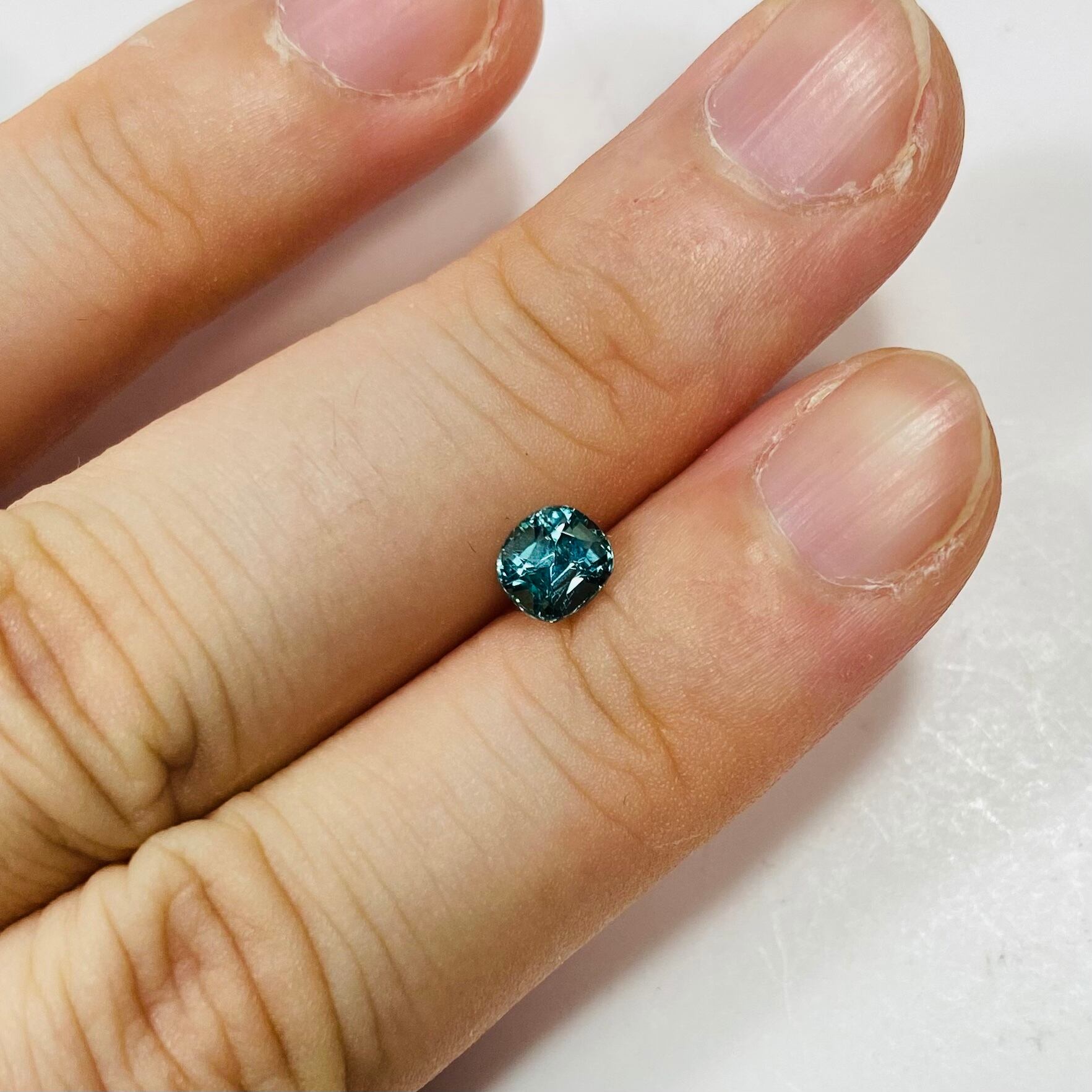 清流　ラグーンブルーのトルマリン