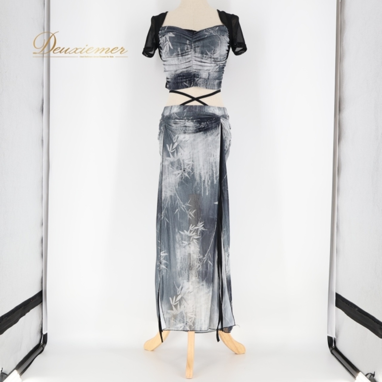 ベリーダンス 衣装 上下セット ブラック系 solana belly レッスン ストレッチ 伸縮 ツーピース セットアップ 練習 かわいい スリット インナーパンツ 葉っぱ柄 シック 柔らかい生地 半袖 落ち着いた色 グレイ系