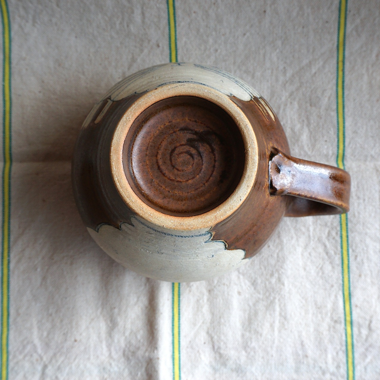 コンガリ舎　くぼともこ　マグカップ　つぼ型　