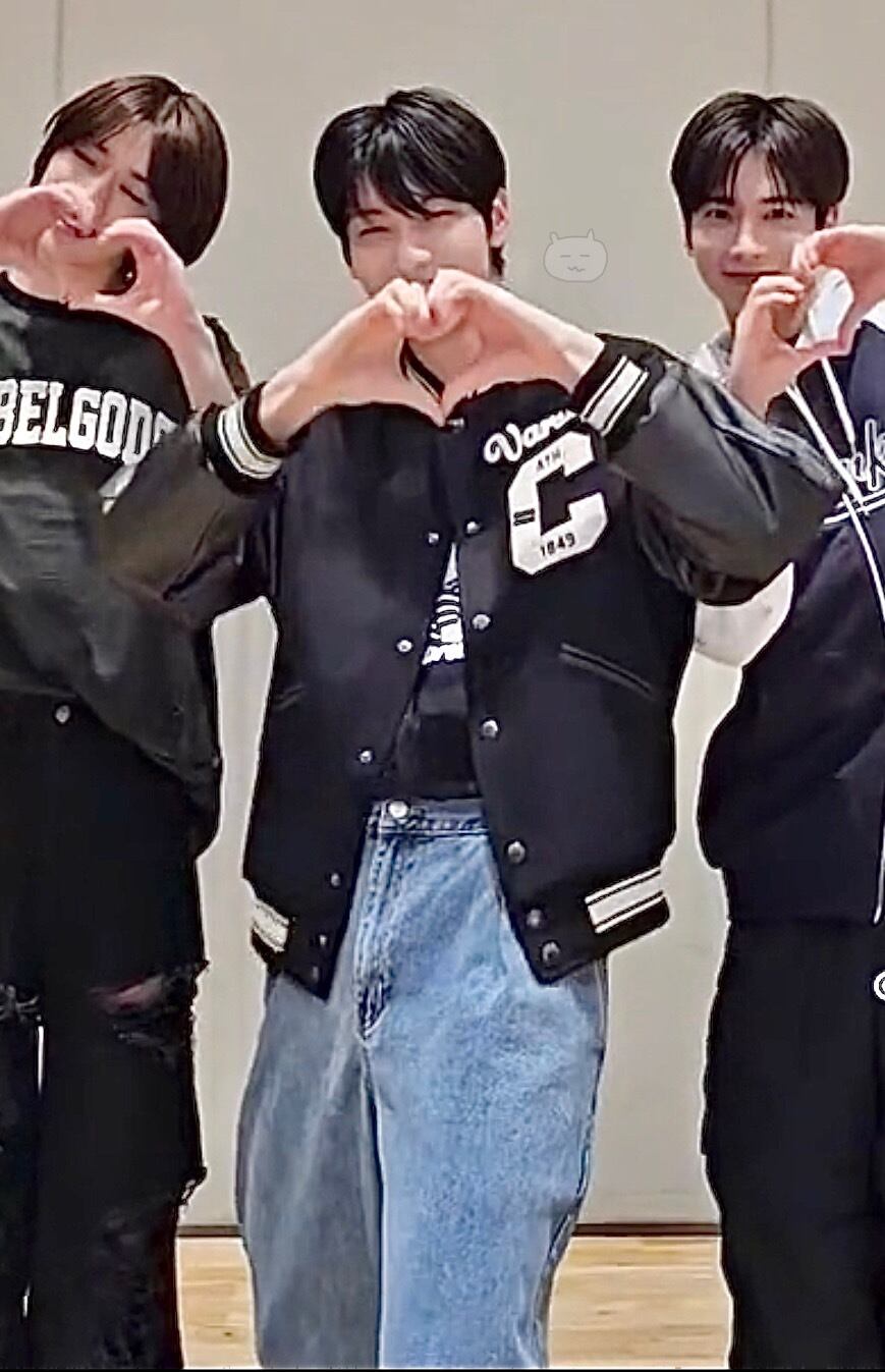 ☆TXT スビン 着用！！【WHO.A.U】ユニバシティ·ジャケット_2COLOR