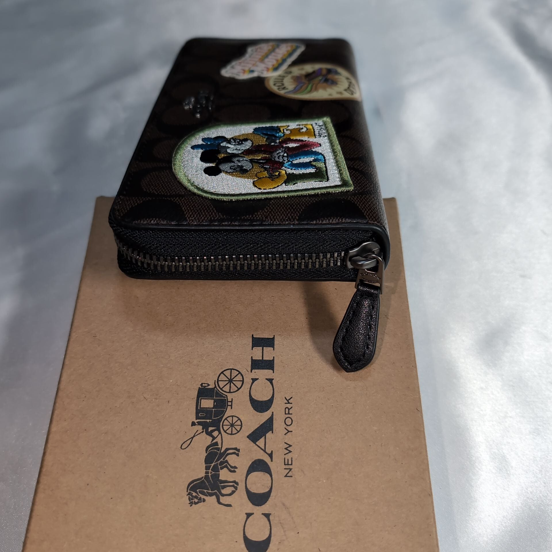 COACHコーチ×ディズニーコラボ ミニーマウスパッチワーク