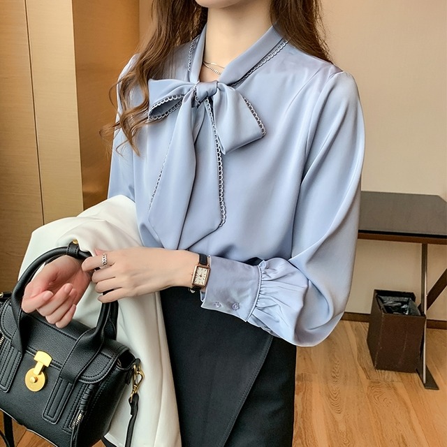 トップス レディース 2色 送料無料 シャツ ブラウス ボウタイ オーバーサイズ  襟付き スタンダードカラー 長袖 前開き シンプル カジュアル きれいめ ラフ かっこいい おしゃれ お洒落 大人 こなれ感 メンズライク ボーイッシュ ルーズ クール 抜け感 小さめ 小さいサイズ 大きめ 大きいサイズ ゆったり ゆる 楽ちん XS S M L ブルー 青 オールシーズン 春服 夏服 秋服 冬服 休日 お出かけ デート 着回し 普段使い 学生 重ね着 ファッション スタイル コーデ モテ 定番
