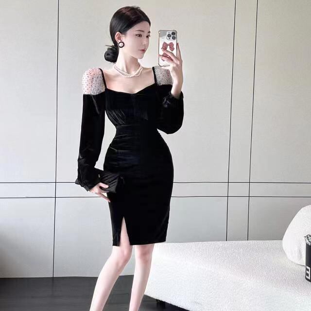 【新作】【送料無料】 フレンチレトロヘボンスタイルリトルブラックドレス女性のための秋と冬の長袖メッシュスプライシングスクエアネックウエストスリムフィットヒップハグドレス 0252997706809
