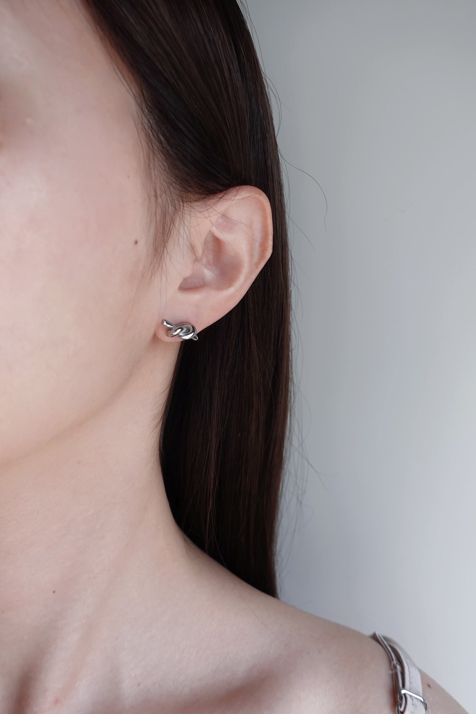 Knot studs pierce | 金属アレルギー対応のアクセサリー crea.jewelry
