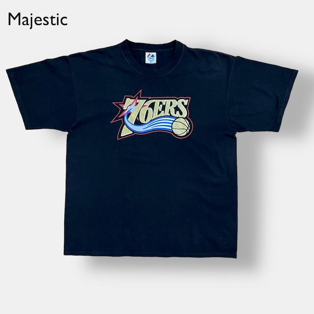 【majestic】NBA 76ers バスケットボール フィラデルフィア・セブンティシクサーズ 2X ビッグシルエット プリント Tシャツ ロゴ ナンバリング 3 バックプリント アレン・アイバーソン 半袖 夏物 us古着