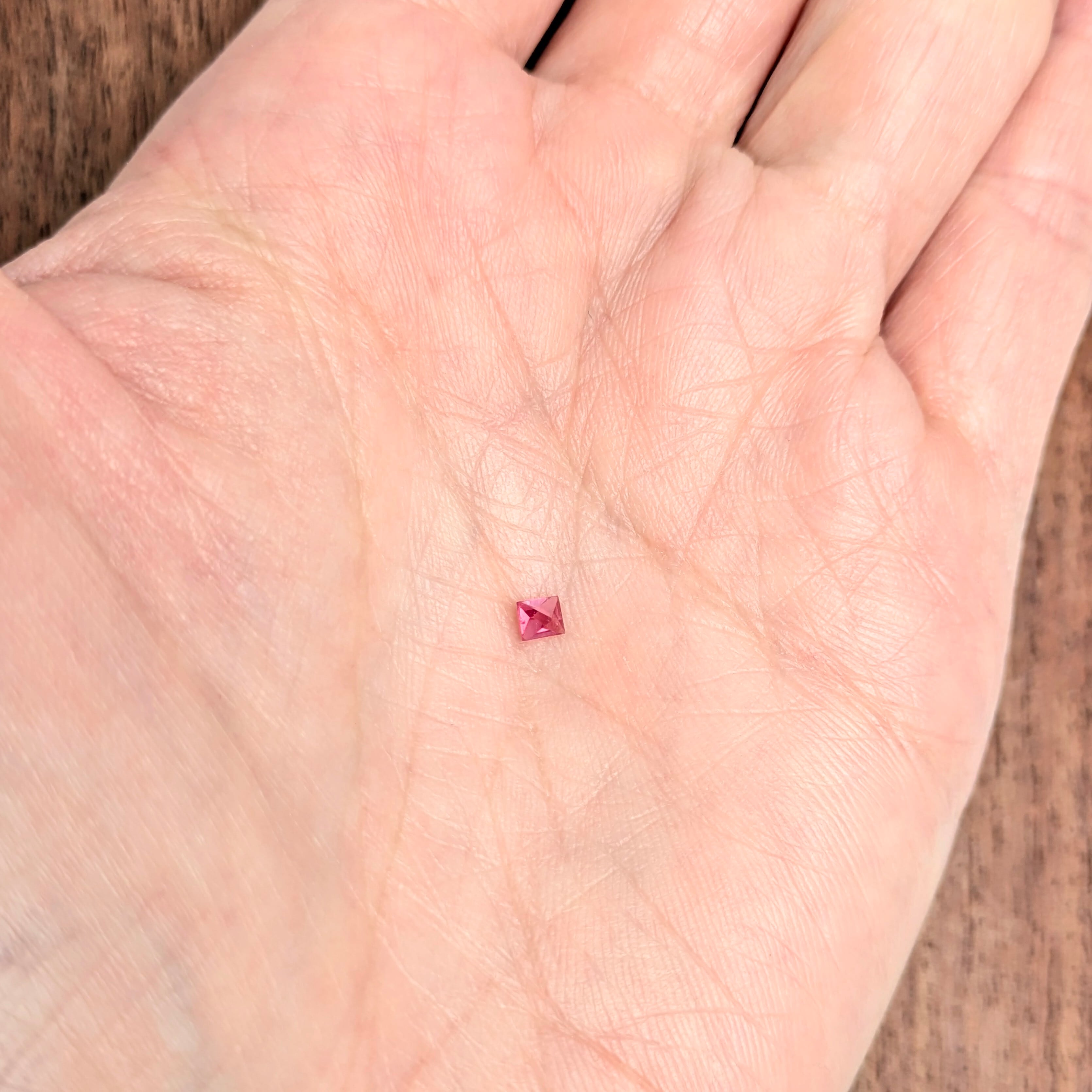 スピネル原石 ミャンマー・モゴック産【0.12ct】PRO208149 | Gem's