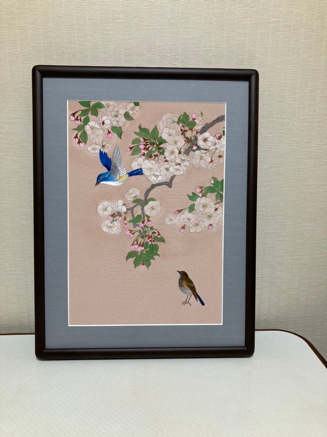 花鳥画、京刺繍。桜にルリビタキ。