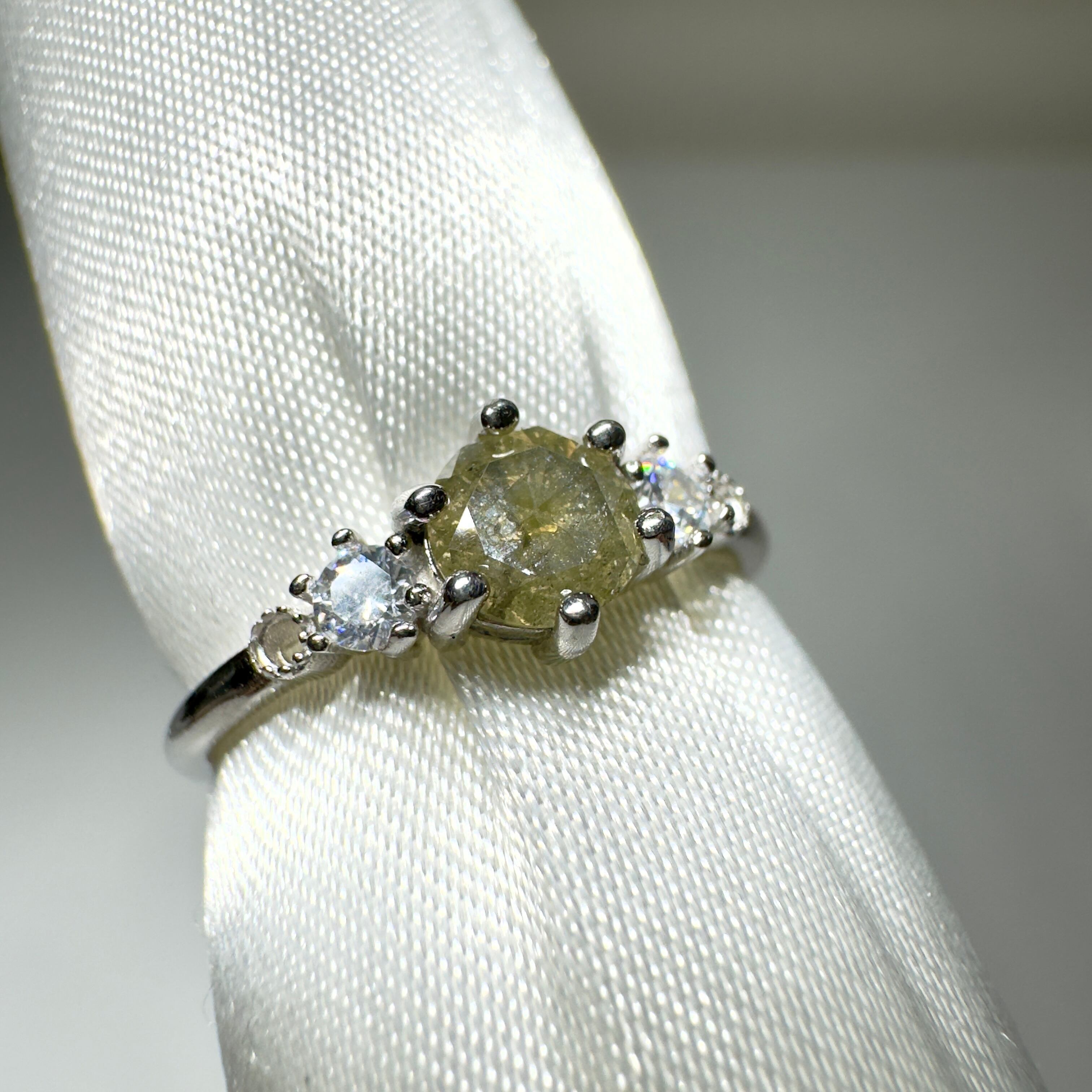 プラいちRing♦︎蛍光ダイヤモンド♦︎