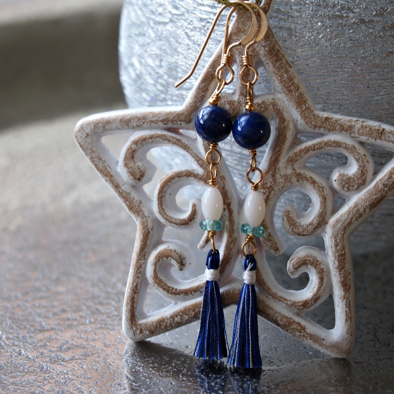 白珊瑚/K14GF/ラピスラズリ/手織り絹糸/タッセルピアス | ChocoRal Jewelry