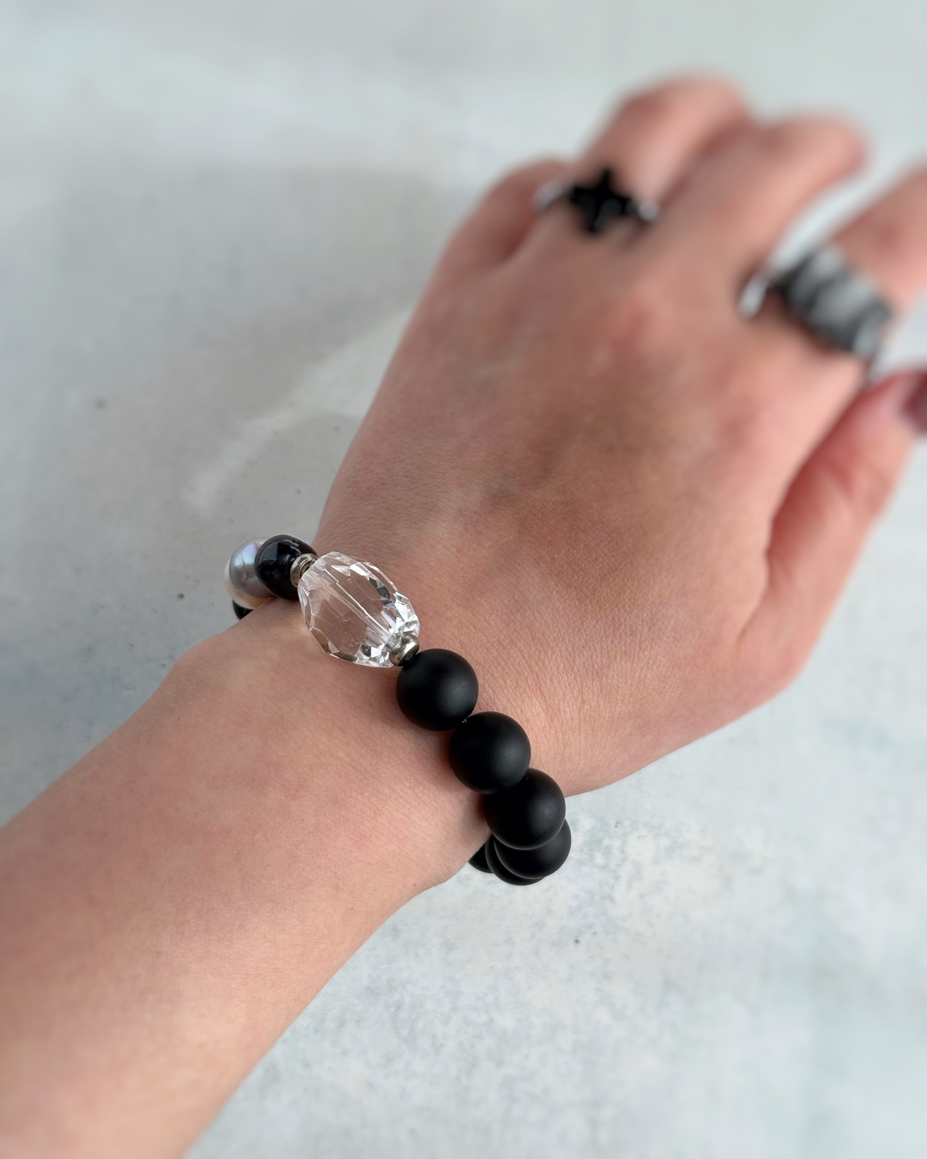 The 'Matilda' bracelet(オニキス×淡水パール×クォーツ)