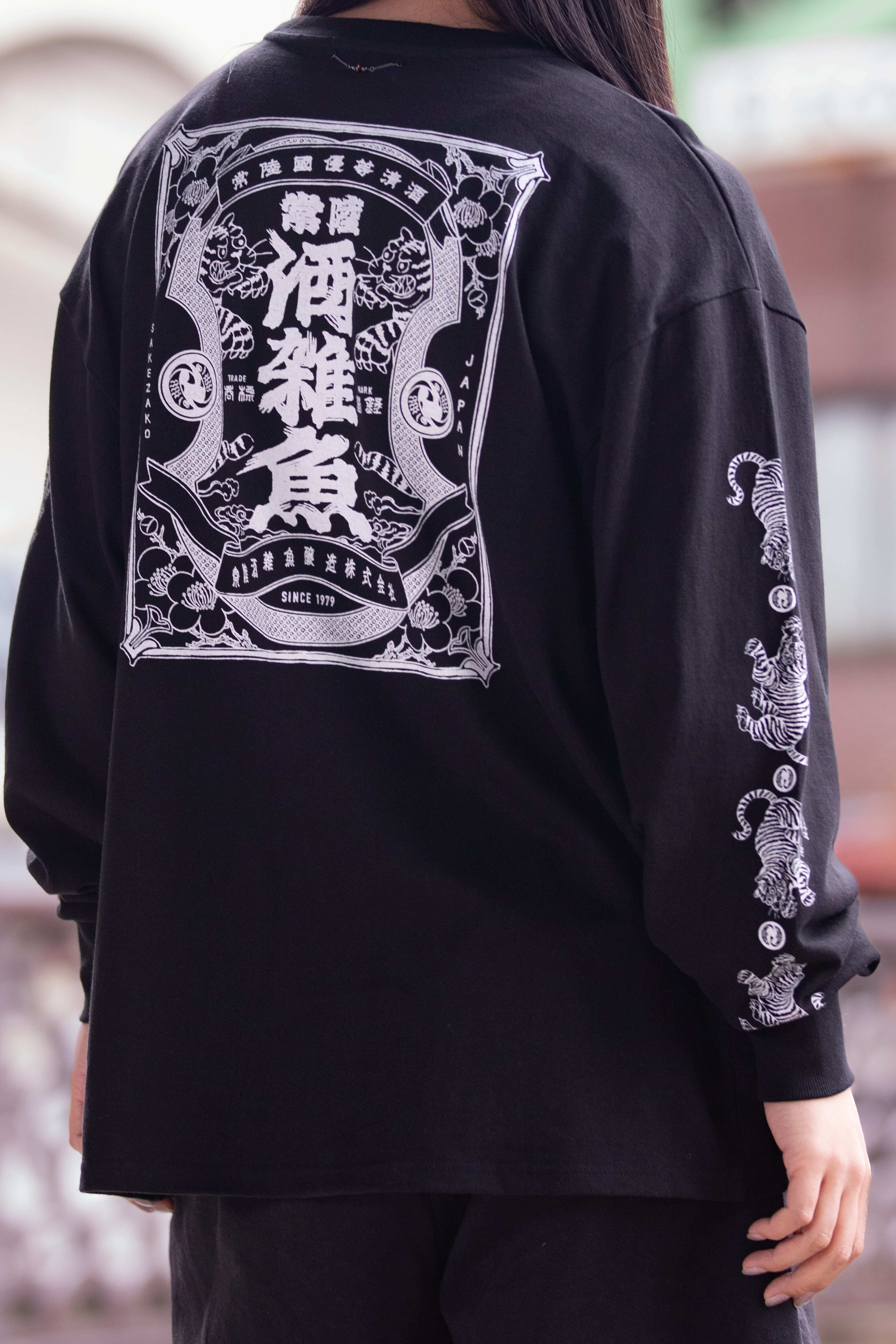 HONEY MANS ADDICT] 酒雑魚ロングスリーブTシャツ2026 | THEE MAD