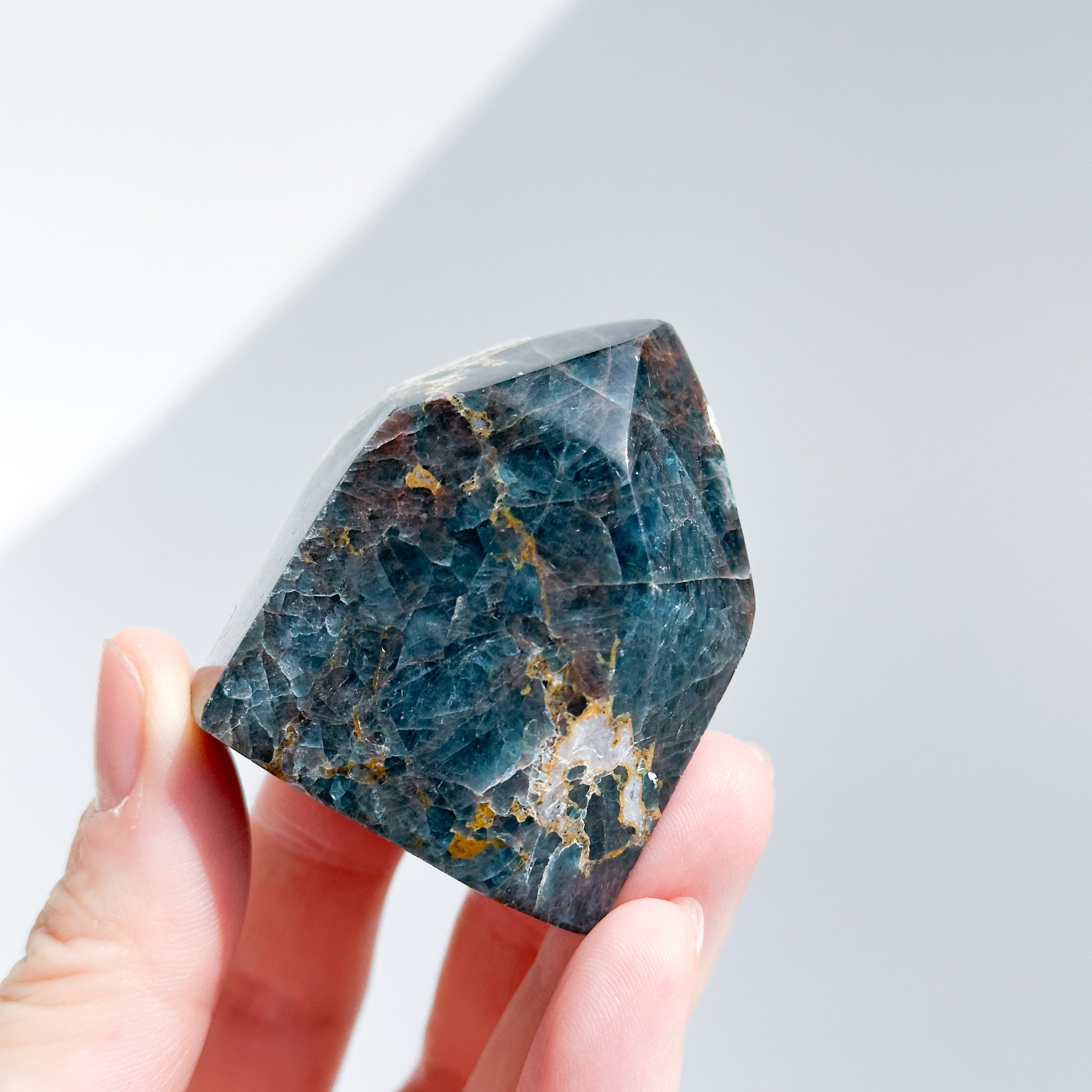ブルーアパタイト タワー型42◇Blue apatite ◇ 天然石・鉱物