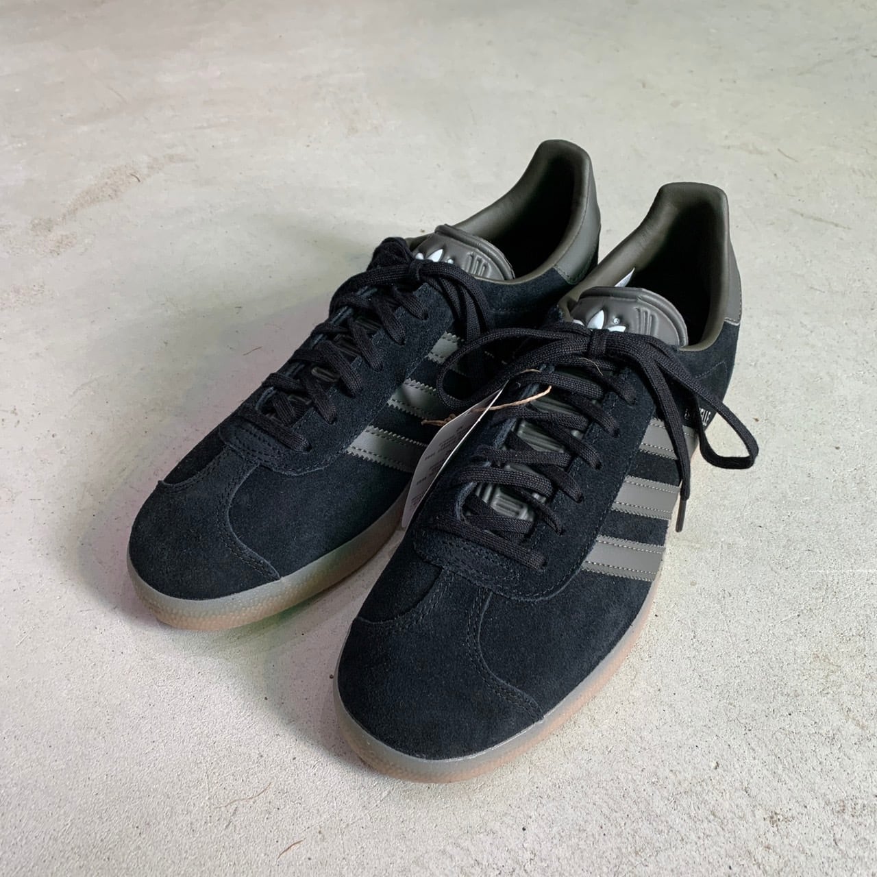 送料無料』新品 adidas GAZELLE ガゼル スニーカー 26cm 黒 復刻 ...