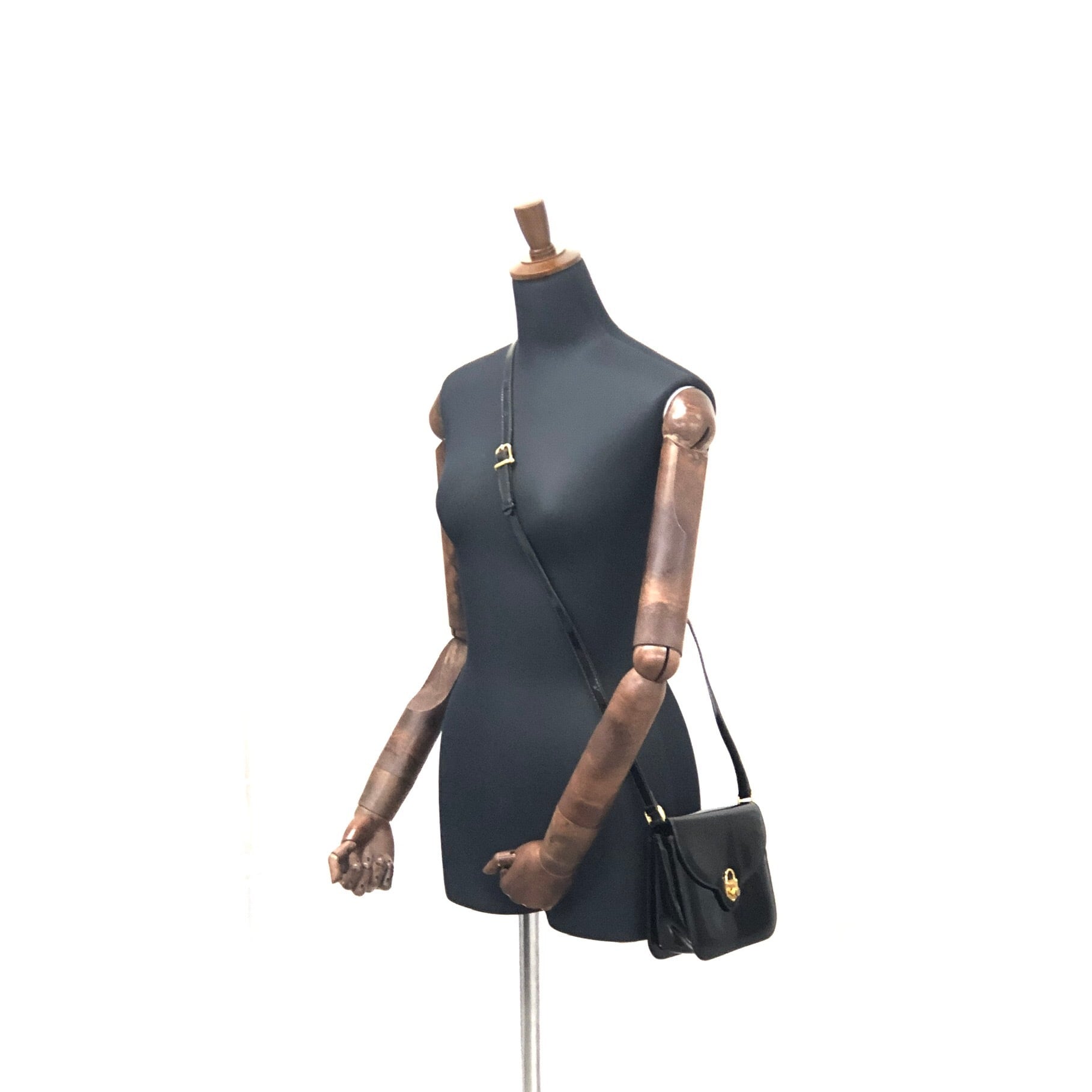 CELINE セリーヌ カデナ ターンロック ロゴ エナメル パテント クロス