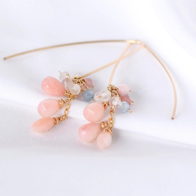 春色ピンクオパールの花雫ピアス 天然石ブーケ / 揺れるピアス / 14kgf