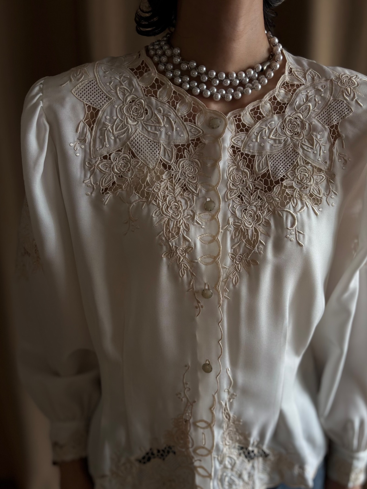 sculptural embroidery puff sleeve shirt-5275-6