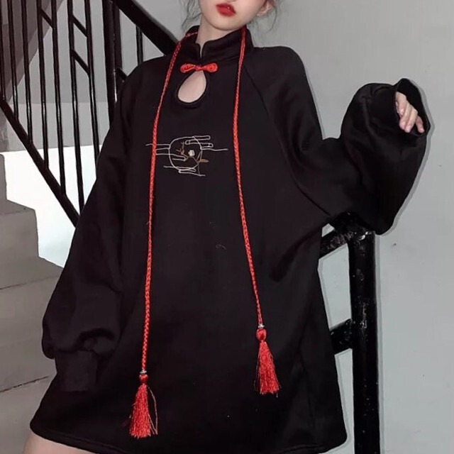 刺繍 チャイナドレス Modern China One Piece Dress Black With Waist Cord チャイナ服 ワンピース ドレス 腰紐付き 長袖 ロンt ロングtシャツ 黒 ドルマンスリーブ パフスリーブ感 トップス レディース ゆったり 奇抜 派手 原宿 オタク 韓国 Kpop 刺繍 チャイナドレス Modern China One Piece Dress Black With Waist Cord チャイナ服 ワンピース ドレス 腰紐付き 長袖 ロンt ロングtシャツ 黒 ドルマンスリーブ パフスリーブ感 トップス レディース ゆったり 奇抜 派手 原宿 オタク 韓国 Kpop