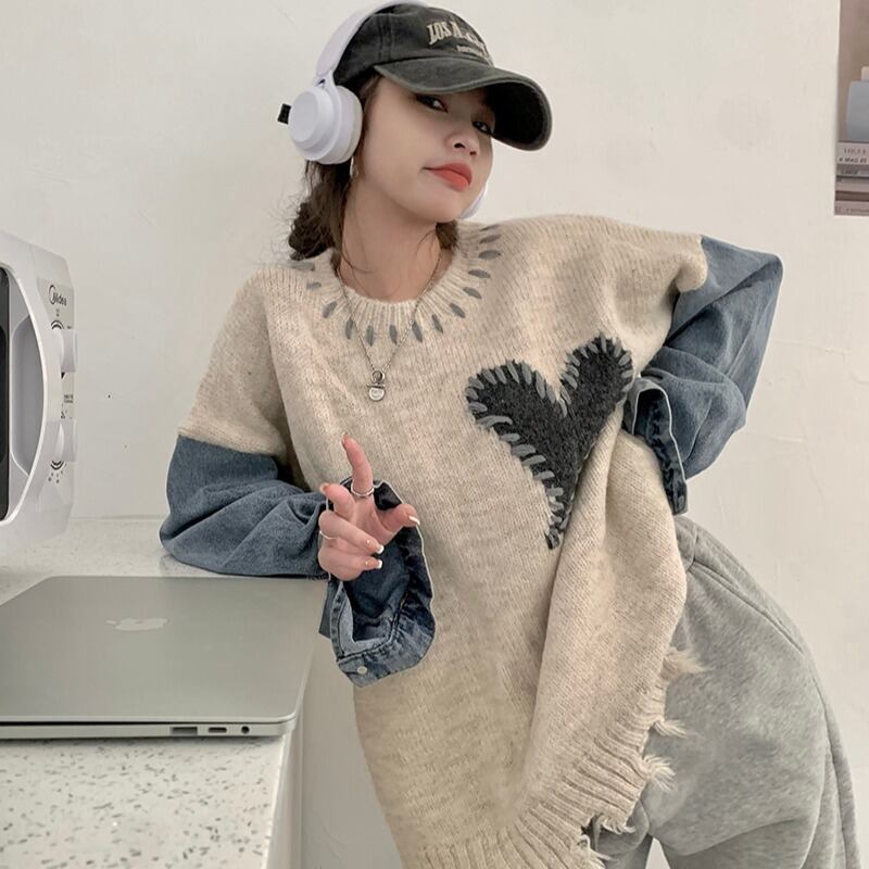 トップス レディース セーター フリーサイズ ベージュ 長袖 ハート 無地 ボリューム袖 デニム ニット 異素材 ドッキング プルオーバー ドロップショルダー ニットソー ステッチライン クルーネック ダメージ加工 クラッシュ加工 レイヤード風 ゆったり ルーズ ゆる オーバーサイズ 体型カバー 華奢見え シンプル カジュアル ボーイッシュ キュート 大人可愛い おしゃれ 普段使い デート お出かけ 女子会 休日 旅行 通学 ファッション コーデ 送料無料 ユニーク 韓国系 春 秋 冬 ビッグシルエット